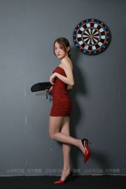 [IESS 奇思趣向] Modelka: Wan Ping „Seksowna czerwona sukienka”