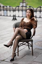 [IESS 奇思趣向] Modello: Xiao Jie "Gonna all'anca con stampa leopardata sexy"