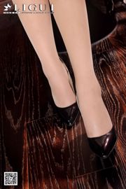 Model Amily《长腿肉丝袜高跟OL美女》 [丽柜LiGui] 美腿玉足写真图片