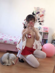 [Cosplay-Foto] Anime-Bloggerin Wenmei - Selfie-Buch (Nr. 1) Miko