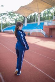 Coser belleza Kitaro_ Kitaro "Chica en ropa deportiva azul"