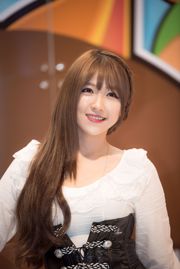 Una raccolta di immagini dello stand della bellezza coreana ShowGirl Lee Eun Hye